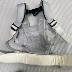 ベビービョルン　ベビーキャリア　ONE 抱っこ紐　グレー　BABYBJORNの画像