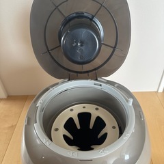 Combi おむつ処理ポット グレーと黒の画像