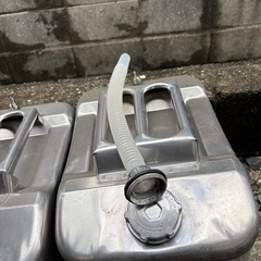 ステンレス製20リットル缶の画像