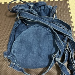 刺繍柄リュックの画像