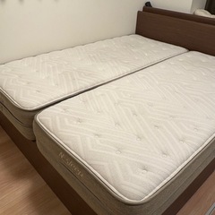 【受付再開】クイーンベッド＋マットレスの画像