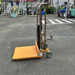 ロジステッカー 型番不明 ハンドフォークリフト400kg サビで上まで上げると引っ掛かりますの画像