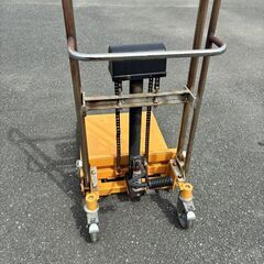 ロジステッカー 型番不明 ハンドフォークリフト400kg サビで上まで上げると引っ掛かりますの画像