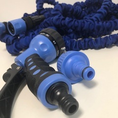 M【中古品】のびるホース 散水ホース 伸縮ホース 5m-15m 3倍に伸びるホース　ガーデニング 洗車 園芸 水やりベランダ 庭掃除用 軽量 の画像