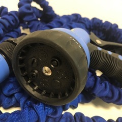 M【中古品】のびるホース 散水ホース 伸縮ホース 5m-15m 3倍に伸びるホース　ガーデニング 洗車 園芸 水やりベランダ 庭掃除用 軽量 の画像