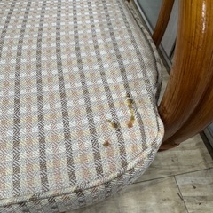 回転式ラタン高座椅子　クッションにシミあり　の画像