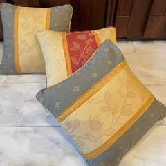 小さいめクッション3個