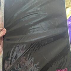 新品未開封品、SMAP写真集。シンプルな黒のフォトブック、ピンクのSmapロゴ付きの画像