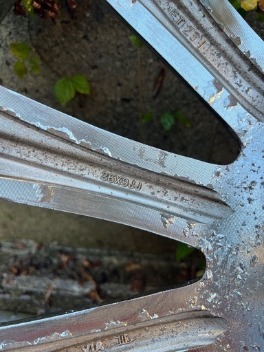 Bentchi B15 26インチのクローム仕上げホイールセット、275/25ZR26