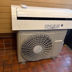 美品！設置料金込！【2019年製 日立 白くまくん 中古エアコン 8畳用（2.5kW）】の画像