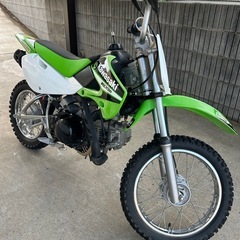 Kawasaki KLX110 オフロードバイクの画像