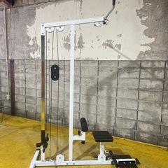 WILD FIT ラットプルマシン　プレートロード式　背中トレーニングの画像