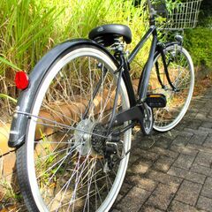 中古自転車 2025年購入品 INNOVATION FACORY クロスバイク 自転車 6段変速 27インチ LEDライト スマホスタンド付 ブラック 新品定価35000円 通勤 通学 近所のお出掛けなどにの画像