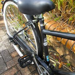 中古自転車 2025年購入品 INNOVATION FACORY クロスバイク 自転車 6段変速 27インチ LEDライト スマホスタンド付 ブラック 新品定価35000円 通勤 通学 近所のお出掛けなどにの画像