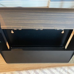 オープンタイプ収納ボックス 黒と木目調の画像