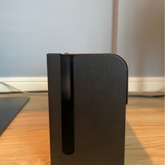 オープンタイプ収納ボックス 黒と木目調の画像