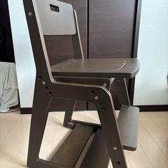 くろがねランドセル収納できる学習椅子の画像