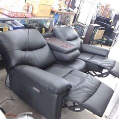 3人掛け 電動リクライニングソファ 幅202cm 本革 ブラック USBポート付き サイドテーブル付き ヤマダオリジナル 3分割 レザー リクライニングソファ ☆ 札幌市 北区 屯田 の画像
