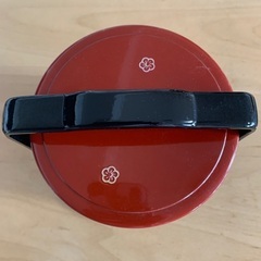 3段の入れ物の画像