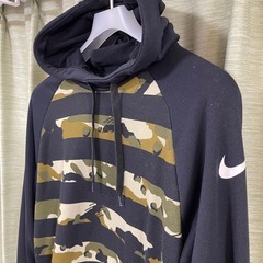 NIKE ナイキ　パーカー　ジャージ　 カモフラ 迷彩 黒 メンズM プルオーバー スウェットパーカー ブラック 長袖 パーカー の画像