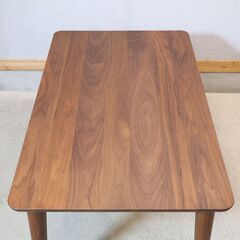 飛騨高山のメーカー キツツキマークの飛騨産業(HIDA)よりウォルナット材 ダイニングテーブルです。シンプルで飽きの来ないデザインは、和モダンはもちろん北欧スタイルにもおススメな食卓です！の画像