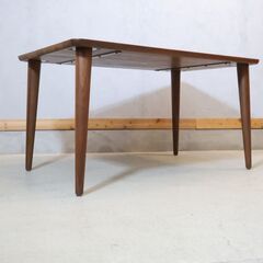 飛騨高山のメーカー キツツキマークの飛騨産業(HIDA)よりウォルナット材 ダイニングテーブルです。シンプルで飽きの来ないデザインは、和モダンはもちろん北欧スタイルにもおススメな食卓です！の画像