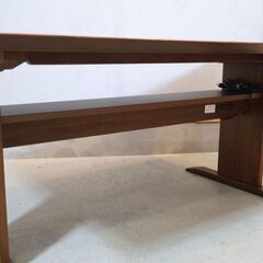 SHIGIYAMA(シギヤマ家具)のforP’s RIDGEⅡ(フォーピース リッジ) ウォールナット材 ダイニングテーブル。便利なコンセント装備のリビング＆ダイニング兼用のLDテーブルとしておススメの画像