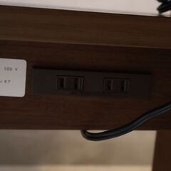 SHIGIYAMA(シギヤマ家具)のforP’s RIDGEⅡ(フォーピース リッジ) ウォールナット材 ダイニングテーブル。便利なコンセント装備のリビング＆ダイニング兼用のLDテーブルとしておススメの画像