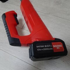 草刈り機　バッテリー2個付き　充電器欠　90～120㌢位の画像