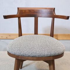 SHIGIYAMA(シギヤマ)のforP’s RIDGE(フォーピース リッジ) ウォールナット材 ダイニングチェア 2脚セット。出入りに便利な回転機能付きLDチェア。和モダンや北欧スタイルなどに！の画像