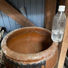 昔ながらの陶器かめ
の画像