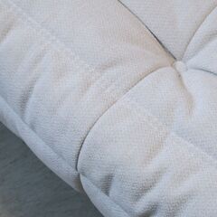 フランスの高級ブランドligne roset(リーンロゼ)社のロングセラー"TOGO(トーゴ)"パフです。オットマンとしてはもちろん単体でスツールとしても。インテリアのアクセントになるシングルソファ♪の画像