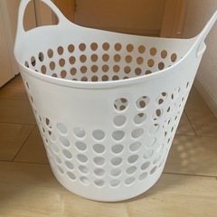 洗濯用品　カゴ　ホワイトの画像