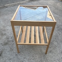 【IKEA NESNA イケア ネスナ】サイドテーブル　ガラステーブル　木製の画像