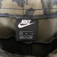 NIKE ナイキ　テックフリースパンツ　ナイキ　カモフラ柄　迷彩 NIKEボトム　サイズM  スウェット パンツ 迷彩柄 カーキの画像