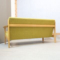 人気のkarimoku(カリモク家具)よりChitano(チターノ)のオーク材 3人掛けソファーです！コンパクトでありながらシートはゆったりとしたデザインのトリプルソファー。お部屋を広く見せる効果も♪の画像