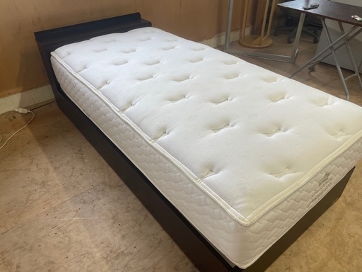 090201収納付きシングルベッド　フレーム→フランスベッド　マットレス→大塚家具