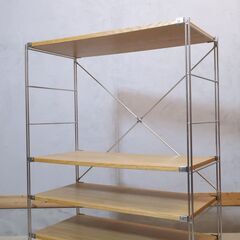 無印良品(MUJI)の人気のオーク材×ステンレス 5段ユニットシェルフです。スッキリとしたデザインはリビングの飾り棚や1ROOMなどの1人暮らしの方の本棚などにも最適なラックです。の画像
