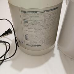 電気ポット(2011年製)と手動ポット 2.2Lの画像