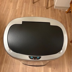 (新品)センサー式ゴミ箱2つの画像