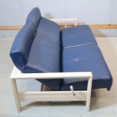 Karimoku(カリモク家具)のWT51より本革2.5人掛けリクライニングソファー。シンプルで優しいフォルムのロータイプ2.5シーターレザーソファはリビングはもちろんシアタールームにも♪ の画像