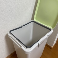 ゴミ箱の画像