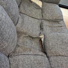 一人暮らし用グレーソファーの画像