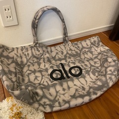 【新品】alo yoga アロ　ヨガ　バッグ　トートバッグ　1の画像