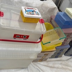 ★ プラスチックの収納BOX色々サイズです♪★全てお取引き可能な方優先★の画像