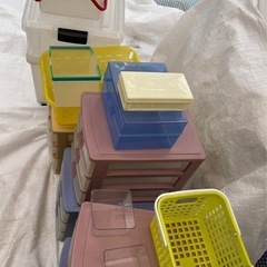 ★ プラスチックの収納BOX色々サイズです♪★全てお取引き可能な方優先★の画像