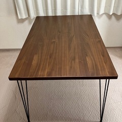 ダイニングテーブルの画像