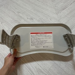 豆いすにつけられるテーブルの画像