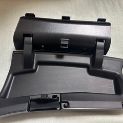 グローブボックス上小物入れ蓋の画像