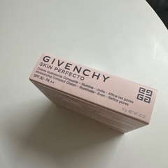 【新品未使用】 GIVENCHY スキンPFCTコンパクトクリームNの画像